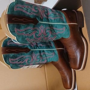 Ariat Cowgirl Boots NIB